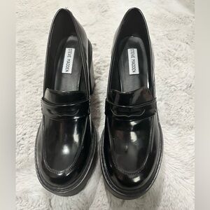 NWOT Steve Madden heeled loafers